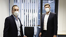 Filip Neusser (vpravo) a Milan Hnilička v kanceláři NSA.