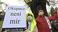 Ped izraelskou ambasdou v Praze se konalo protestn shromdn na podporu...
