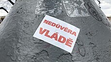 Aktivisté „demokratické“ opozice polepili ulice v centru Prahy letáky na...
