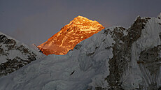 Everest má letos první oběti. Švýcar po zdolání vrcholu podlehl vyčerpání, Američan náhle zemřel v táboře