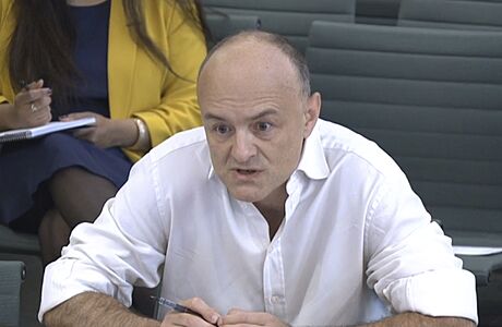 Exporadce britské vlády zveřejnil zprávy s premiérem. Johnson v nich nazývá ministra ‘totálně beznadějným’