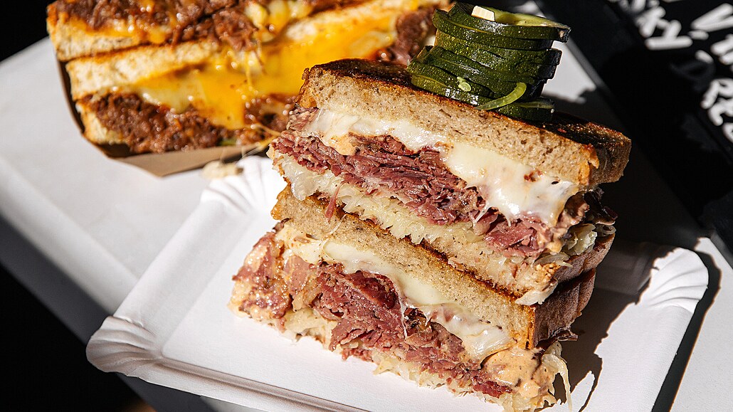 Bistro Cheesus Crust rozhodn� není nic pro vegetariány. Dát si zde m��ete...