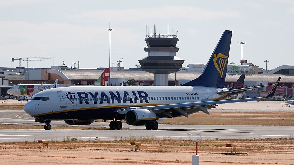 Běloruská stíhačka donutila přistát letadlo Ryanair.