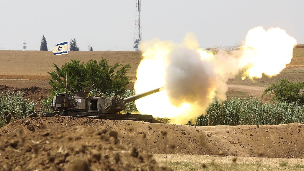 Izraelský tank stílí na Gazu