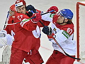 MS v hokeji, Rusko - esko: zleva branká Ruska Alexandr Samonov, Igor Oiganov...