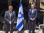 Ministr zahranií Jakub Kulhánek (vpravo) pi návtv Izraele. Ve mst Petach...