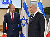 Ministr zahranií Jakub Kulhánek (vlevo) se seel 20. kvtna 2021 v Tel Avivu s...