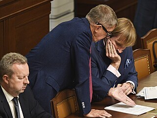 Premir Andrej Babi (ANO) a tehdej ministr zdravotnictv Adam Vojtch (za...
