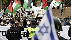 Prahou proel pochod na podporu Palestinc, pznivci Izraele se seli u...