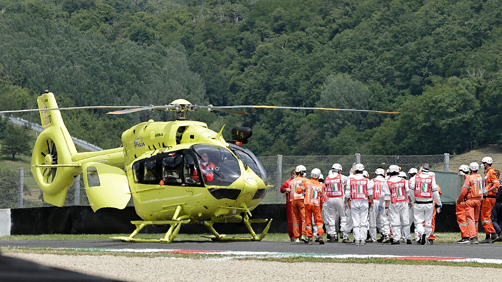Švýcarský jezdec Jason Dupasquier nepřežil vážnou nehodu na okruhu v Mugellu.