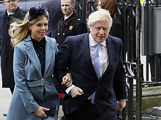 Britsk premir Boris Johnson se svou partnerkou Carrie Symondsovou, kterou si...