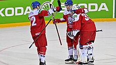 MS 2021: Česko - Dánsko (Filip Chytil a Jakub Vrána se radují s brankářem...