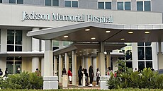 Zrann byli pevezeni do nkolika nemocnic. U Jackson Memorial Hospital, jedn...