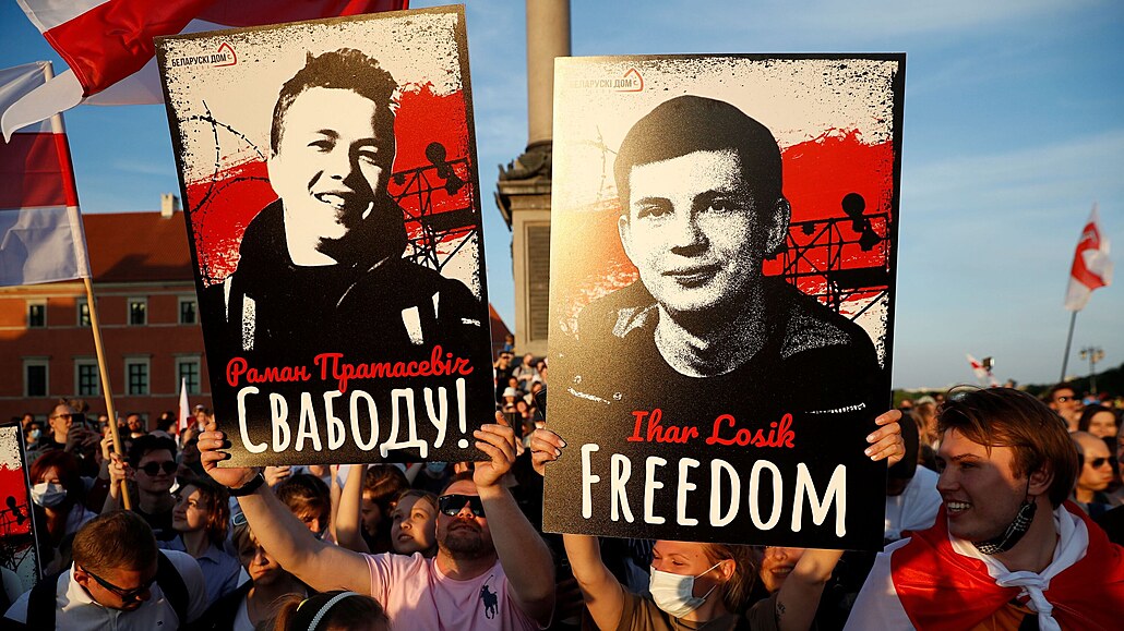 Demonstrace na podporu zadržených novinářů Romana Prataseviče a Ihara Losika ve...
