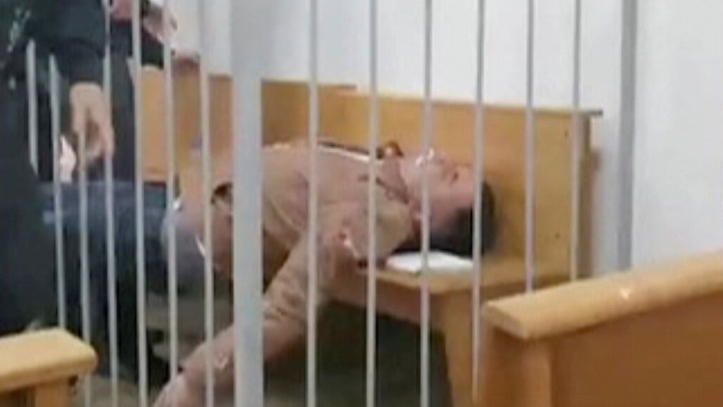 Politický vězeň Latypav se pokusil o sebevraždu.
