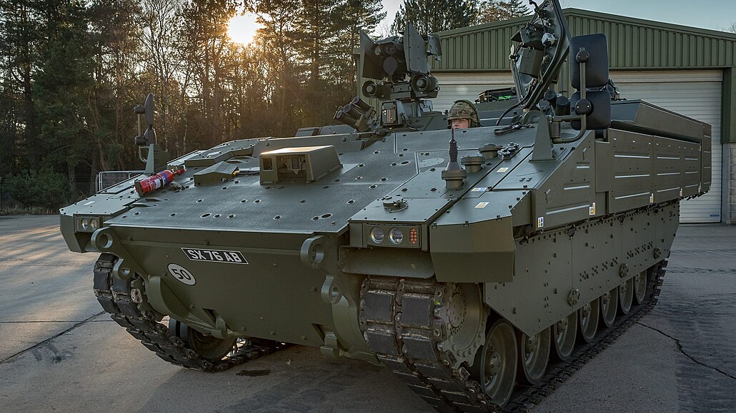 Výrobce tanků General Dynamics UK někde udělal chybu. Jeho nový stroj Ajax...