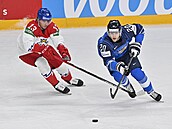 Jakub Vrána stíhá Nika Ojamäki z Finska.