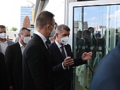 Premiér Andrej Babi (ANO) v pátek odpoledne ped Národním okovacím centrem v...