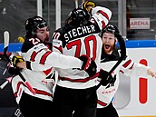Hokejisté Kanady ve finále ampionátu v Rize porazili obhájce titulu Finy 3:2 v...