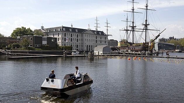 V blízké budoucnosti budou plavební kanály v Amsterodamu brázdit nejen lod...