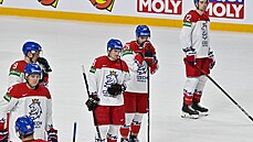 Zklamaní čeští hokejisté po vyřazení od Finska ve čtvrtfinále MS.