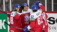 MS 2021: Slovensko - Česko (Radil slaví se spoluhráči svůj gól)