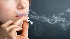 Za ženy s cigaretou může emancipace, říká primář Milan Sova