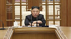 Fotografie 37letého Kim Čong-una pocházejí ze schůzky politbyra vládnoucí...