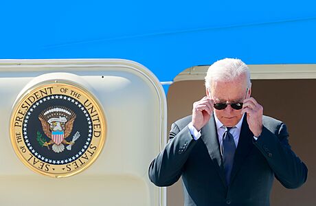 Putin dostal bizona a ‚Bidenovy brýle‘, americká hlava státu psací soupravu v ruském stylu