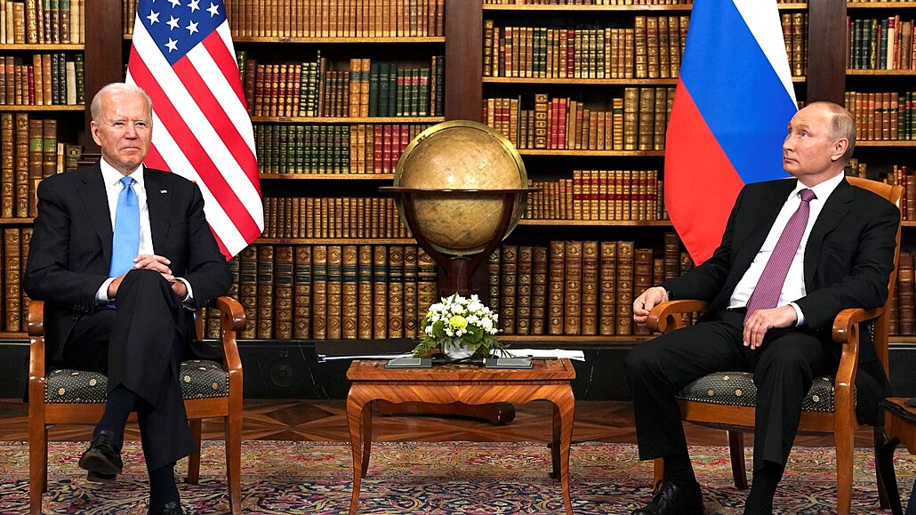 Joe Biden a Vladimir Putin se setkali v červnu 2021 v Ženevě.