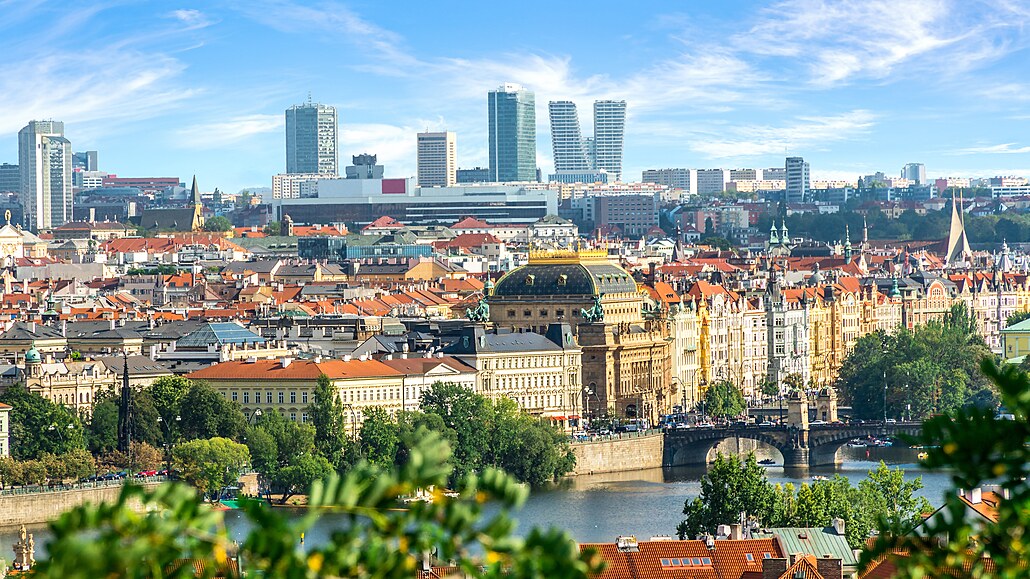 Mezi metropolemi zemí V4 je nejhorší dostupnost bydlení v Praze.