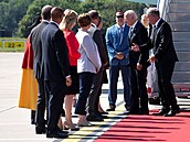 výcarská delegace pivítala amerického prezidenta Bidena v enev.