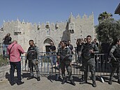 Palestinské radikální hnutí Hamás zahájilo kvli událostem v Jeruzalém v den...