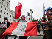 Lidé v Peru ekají na vyhláení výsledku prezidentských voleb v zemi.