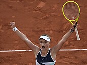 Barbora Krejíková postoupila do finále Roland Garros a zahraje si o první...