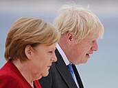 Nmecká kancléka Merkelová v hovoru s britským premiérem Johnsonem.