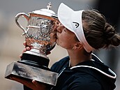 Barbora Krejíková slaví svj první grandslamový titul ve dvouhe.