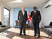 V rámci summitu G7 se britský premiér setkal také s jihoafrickým prezidentem...