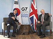 Jihokorejský prezident Jae-in s britským premiérem Johnsonem.
