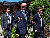 Joe Biden bhem summitu.