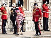 Britská královna se na závr summitu G7 sela s Bidenovými na aj.