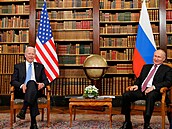 Americký prezident Joe Biden a jeho ruský protjek Vladimir Putin bhem...