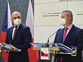 Ministr ivotního prostedí Richard Brabec (vpravo) a polský ministr pro klima...