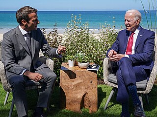 Francouzsk prezident Macron a americk prezident Biden na summitu G7.