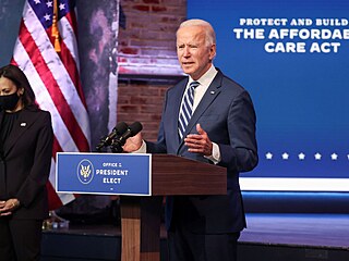 Americk prezident Joe Biden na tiskov konferenci ohledn zdravotnictv.