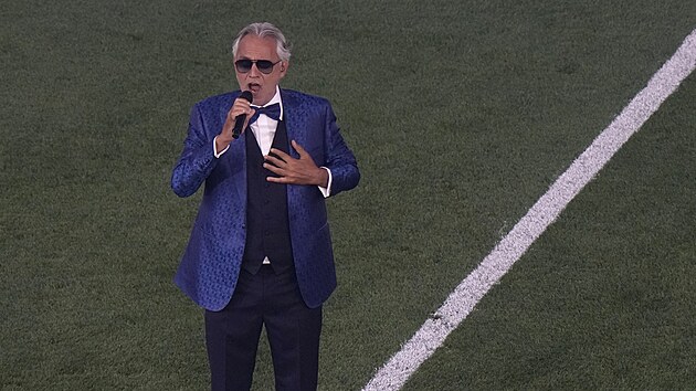 Euro 2020, zahajovac� ceremoni�l p�ed duelem Turecko vs. It�lie v ��m�: Andrea Bocelli p�i sv�m vystoupen�.