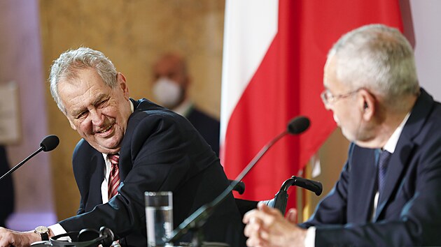 Prezident Milo Zeman na tiskové konferenci spolu s rakouským prezidentem...