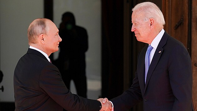 Vladimir Putin a Joe Biden se seli v enev.