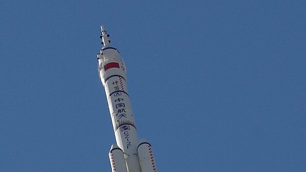 Z kosmodromu �iou-�ch�an v pou�ti Gobi na severoz�pad� ��ny odstartovala vesm�rn� lo� �en-�ou 12 s t���lennou pos�dkou.