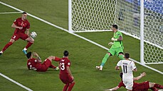 Euro 2020, zahajovací duel Turecko - Itálie: Merih Demiral si dává vlastní gól.
